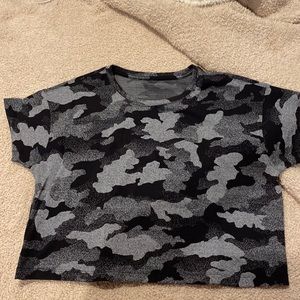 Black camo lululemon crop shirt